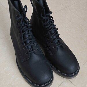 Solovair Black Greasy 8 Eye Derby Boot